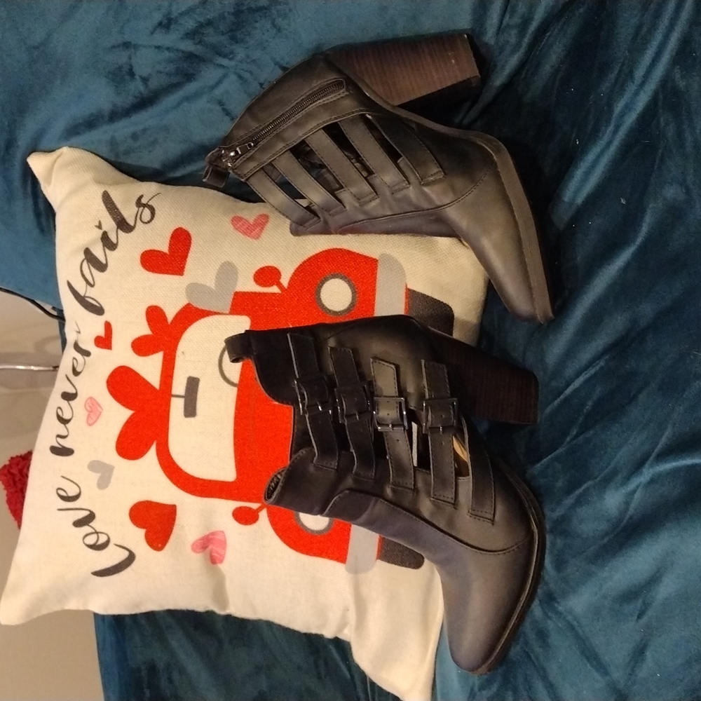 Heel boots